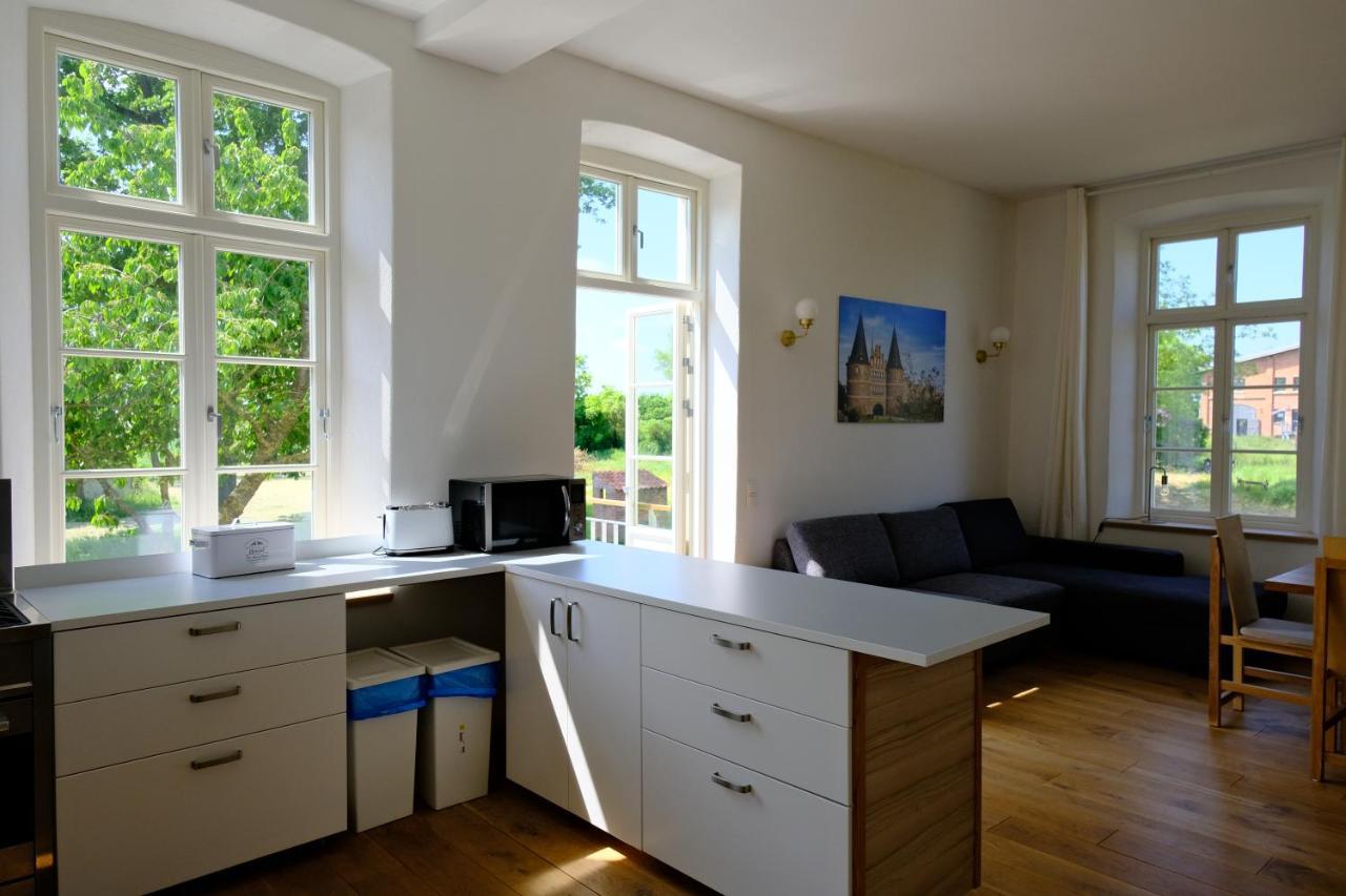 Gutshaus Fewo Luebeck Dassow Bagian luar foto